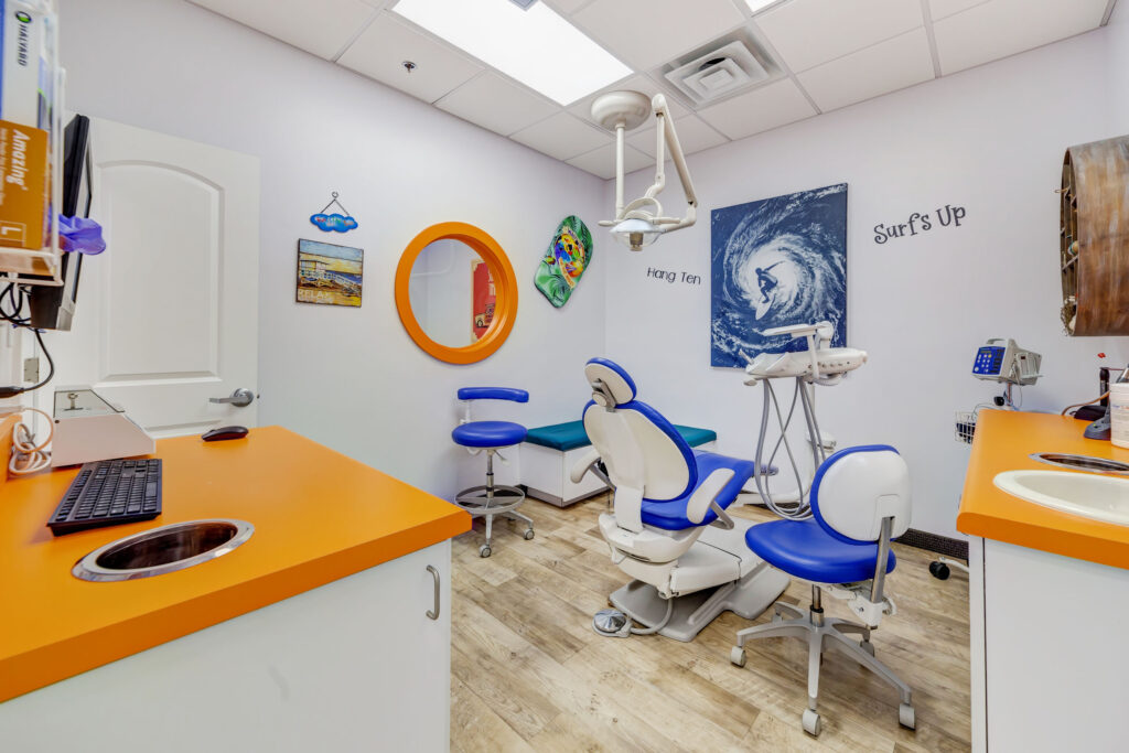 beach themed dental exam room - Smart Pediatric Dentistry, Utah